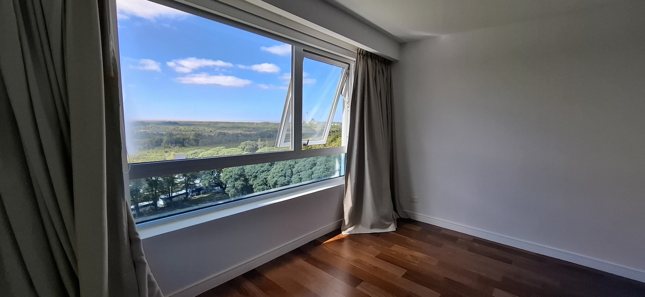 ALQUILADO - Departamento de 3 ambientes en alquiler sin muebles piso alto luminoso