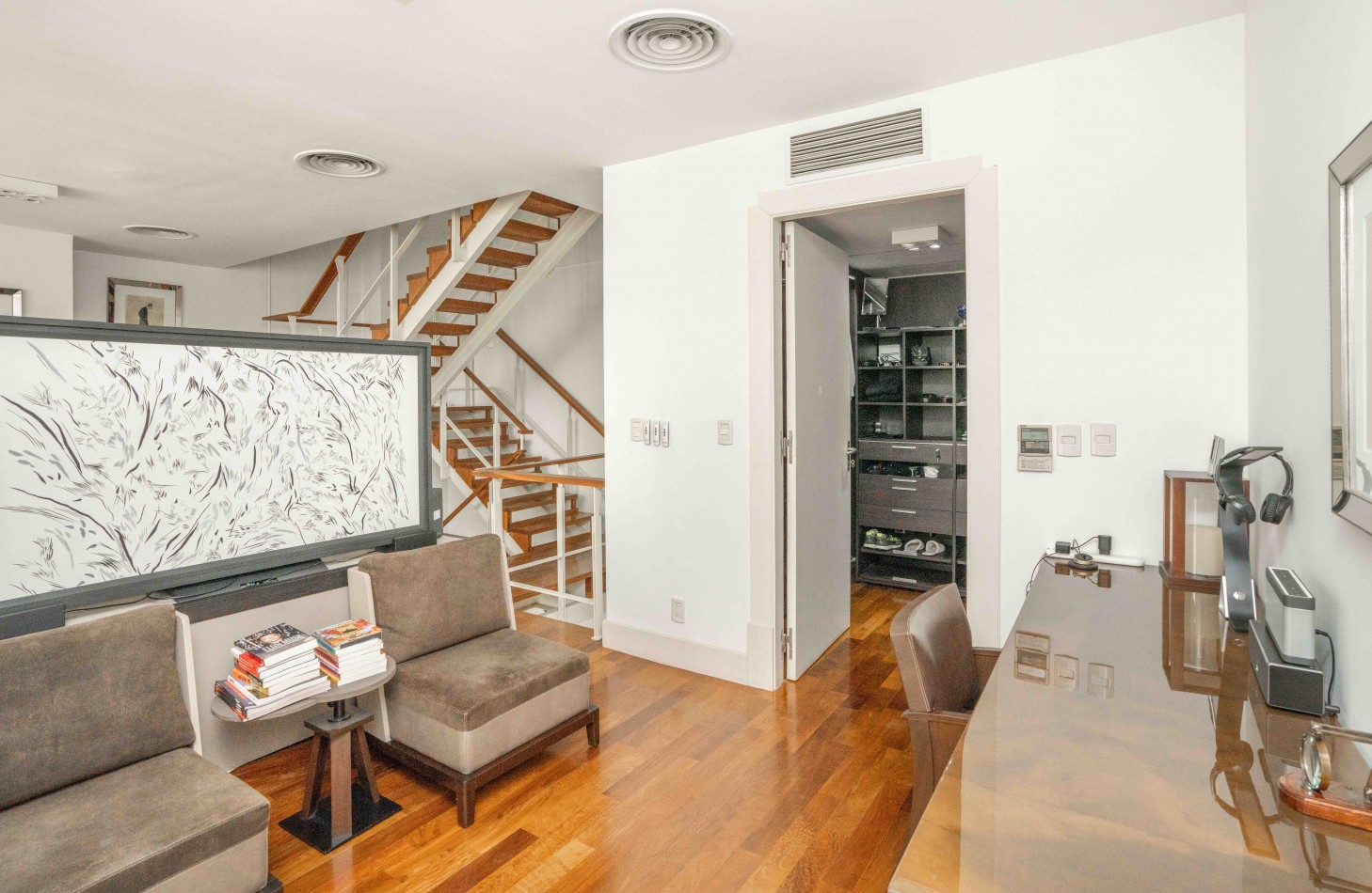 Exclusivo Triplex en Venta en Los Molinos Disctrict Building Faena Financiacion Amoblamiento Eugenio Aguirre Exclusivo y unico con quincho vidriado y parrilla privada