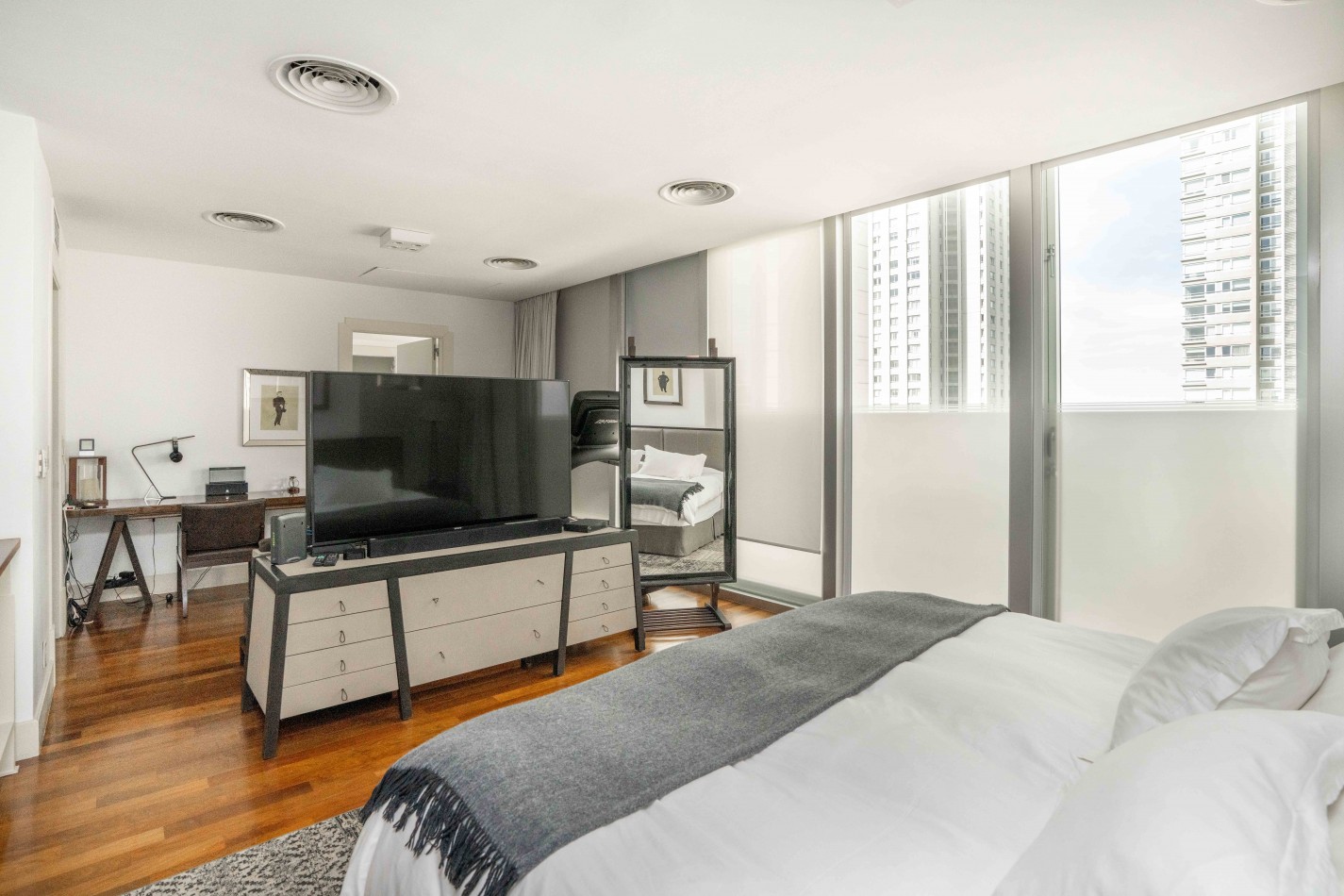 Exclusivo Triplex en Venta en Los Molinos Disctrict Building Faena Financiacion Amoblamiento Eugenio Aguirre Exclusivo y unico con quincho vidriado y parrilla privada