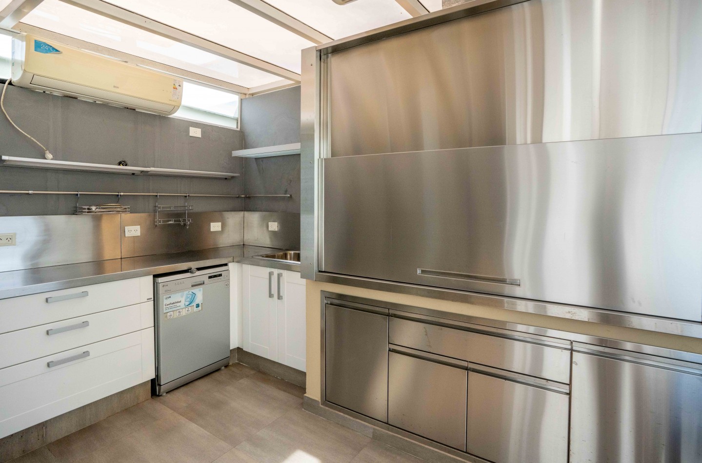 Exclusivo Triplex en Venta en Los Molinos Disctrict Building Faena Financiacion Amoblamiento Eugenio Aguirre Exclusivo y unico con quincho vidriado y parrilla privada