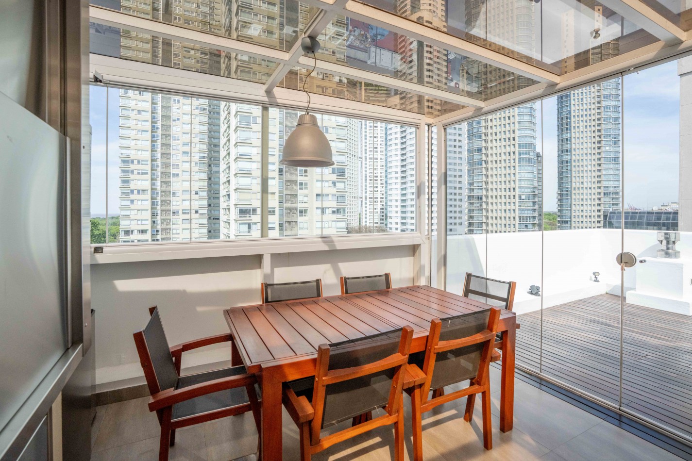 Exclusivo Triplex en Venta en Los Molinos Disctrict Building Faena Financiacion Amoblamiento Eugenio Aguirre Exclusivo y unico con quincho vidriado y parrilla privada