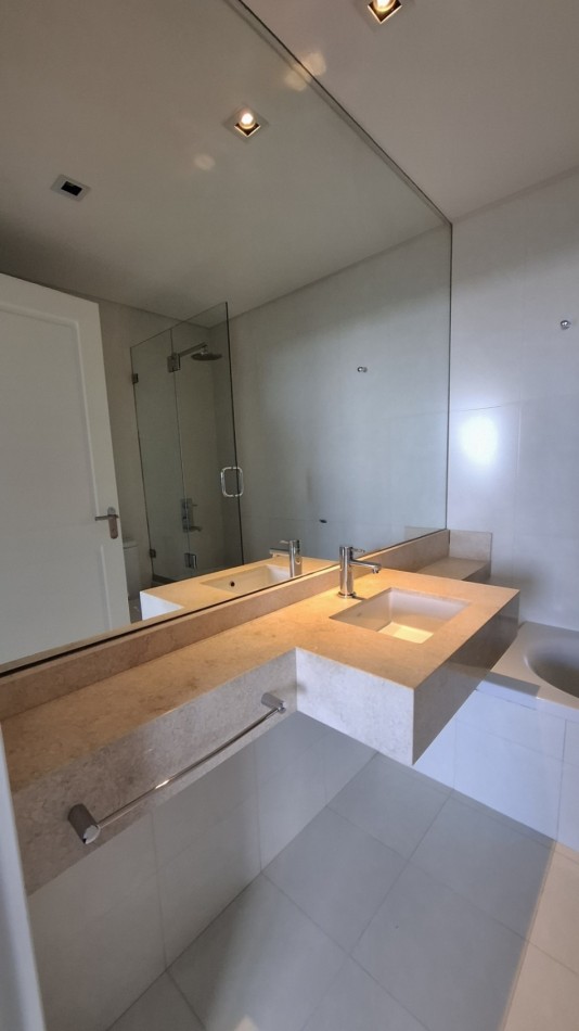 ALQUILADO - Departamento de 3 ambientes en alquiler sin muebles piso alto luminoso