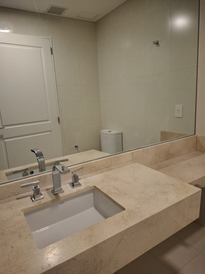 ALQUILADO - Departamento de 3 ambientes en alquiler sin muebles piso alto luminoso